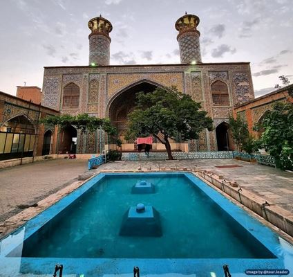 Die Große Moschee von Sanandaj ist ein spiritueller Ort mit einzigartigen siebenfarbigen Verzierungen.